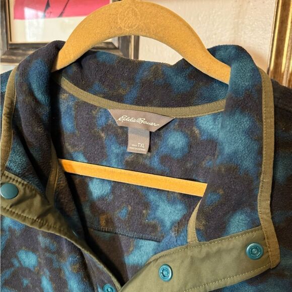 Eddie Bauer T Snap Printed Fleece - Picture 4 of 7